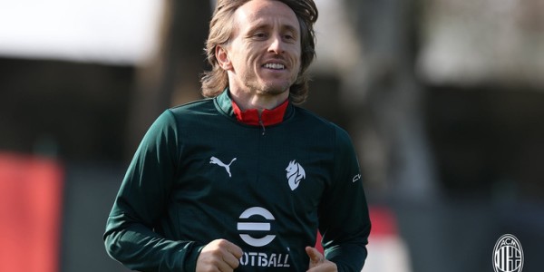 多多28app-米兰开启新一周训练备战|AC米兰|ac米兰|工作_新浪体育_新浪新闻